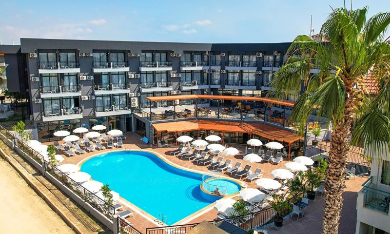 Clover Magic Park Side Hotel