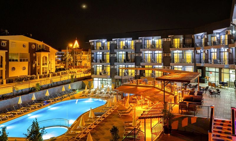 Clover Magic Park Side Hotel